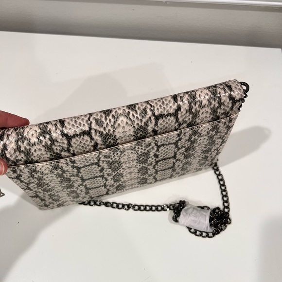Crossbody bag with animal skin comes with chain strap - Picture 5 of 5
